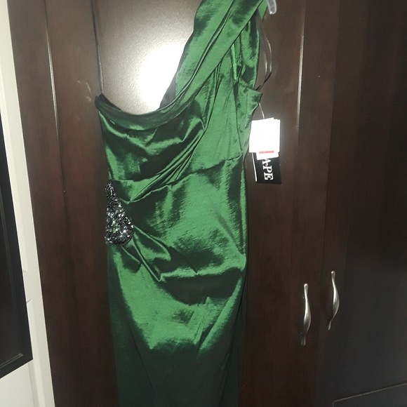 Dress - Picture 2 of 3